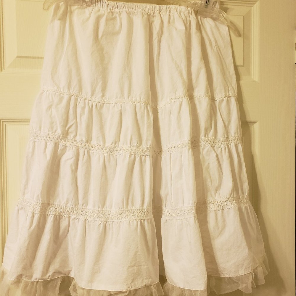 New ** White Tiered Skirt With Lace and Tulle.